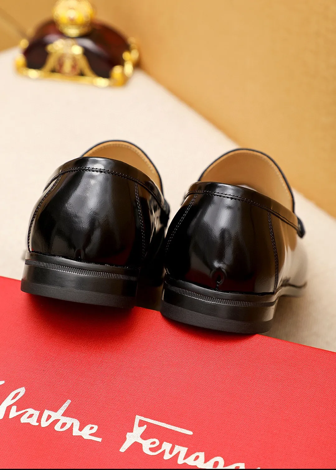 Men's shoes 💰460 💐 Product trademark: Ferragamo "Ferragamo" casual leather shoes Regular size: 38-44 (45.46🉑️customized) Product materials: Selected imported first-layer open-edge beaded cowhide leather upper + luxury hardware buckle, imported water-dyed cowhide leather lining. Strong three-dimensional visual effect, original rubber outsole Color: 1⃣️color optional